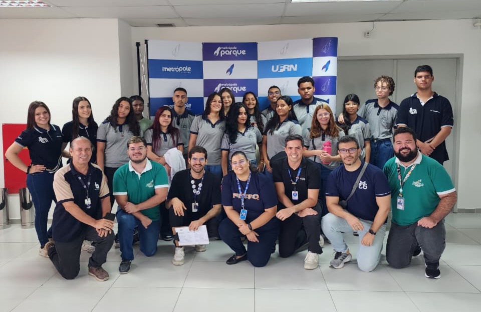 Hackathon Cívico: Estudantes mergulham no ecossistema de tecnologia e inovação potiguar durante visita a Natal